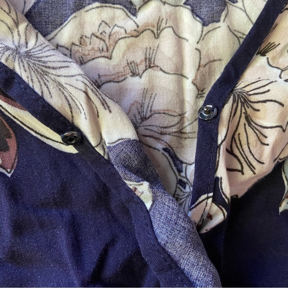 Band of Gypsies Jumpsuit Navy Floral sz M Short Flared Sleeves V Neck - Picture 9 of 11